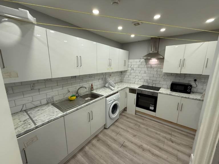 Flat Fairholme Crescent in Greater London