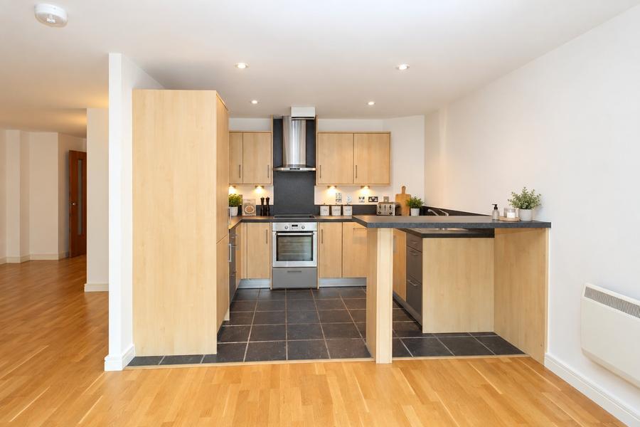 Flat Hotwell Road in Bristol
