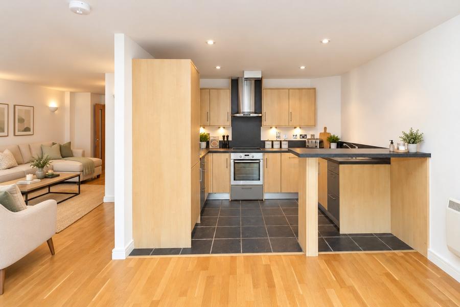 Flat Hotwell Road in Bristol