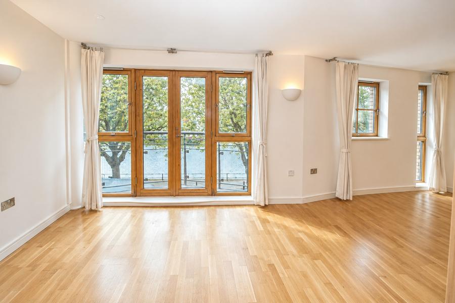 Flat Hotwell Road in Bristol
