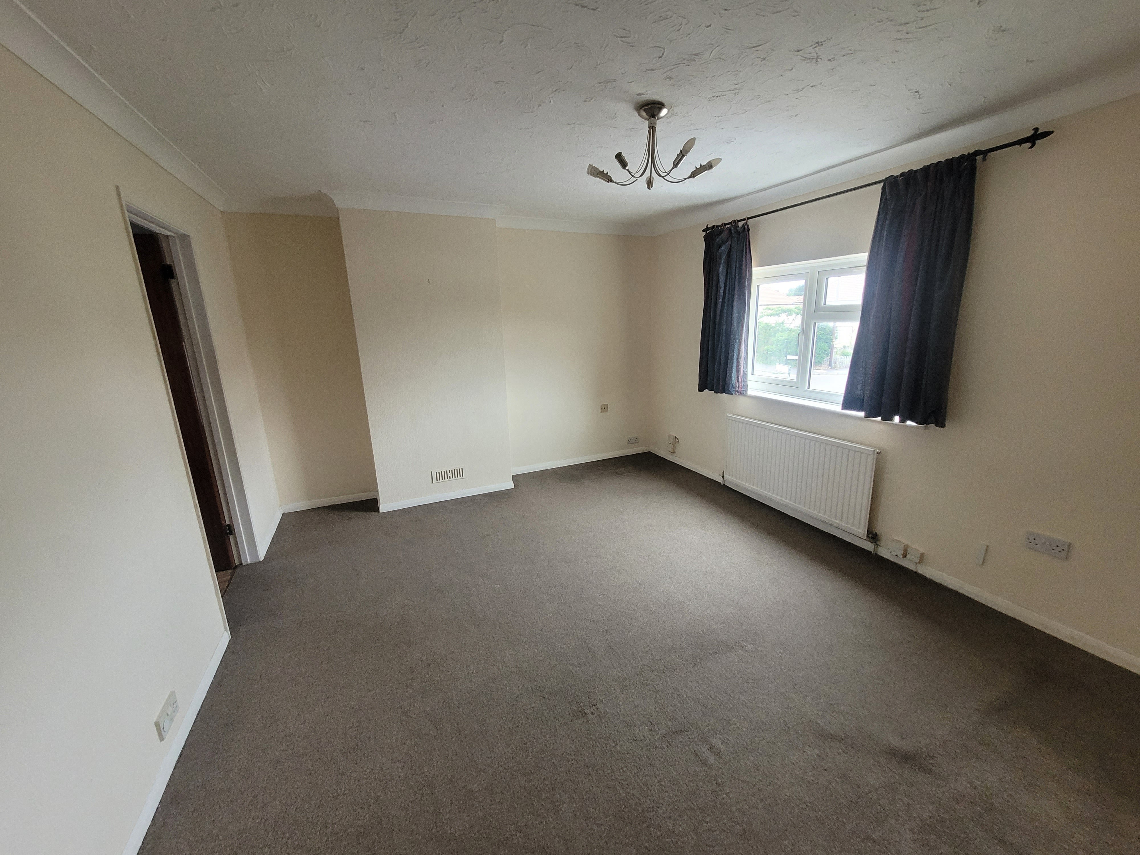Flat Granville Avenue in Slough