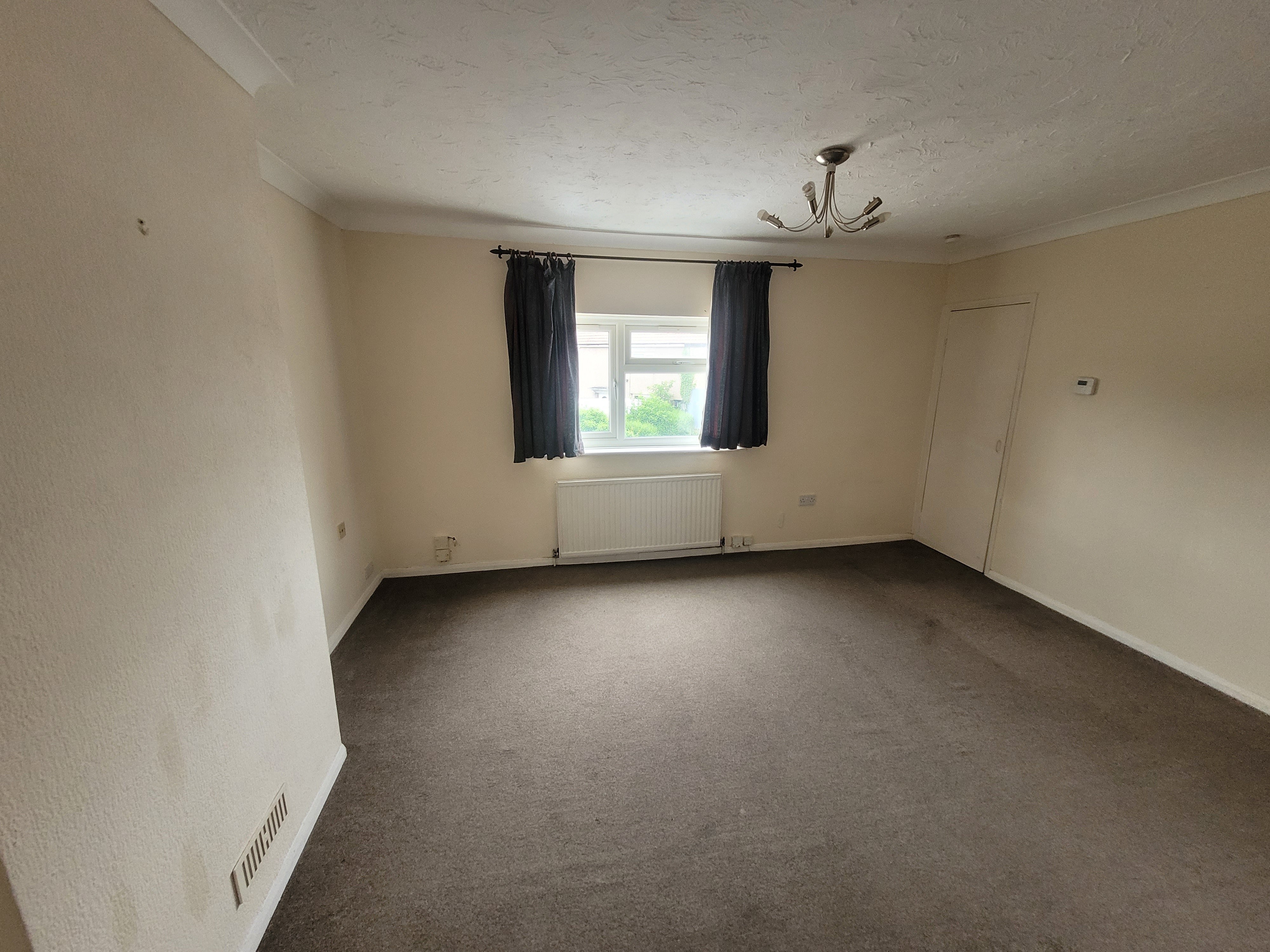 Flat Granville Avenue in Slough