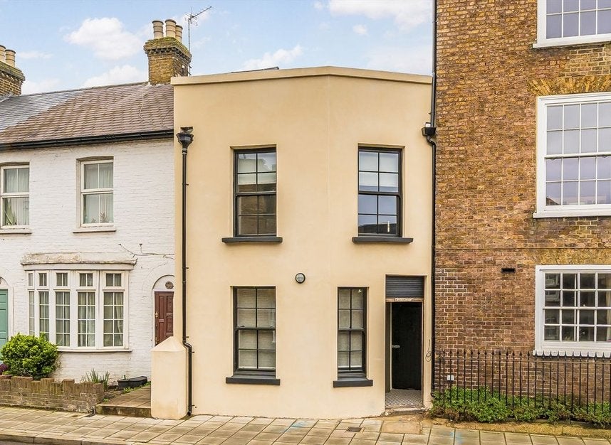 Flat Thames Street in Borough of Spelthorne