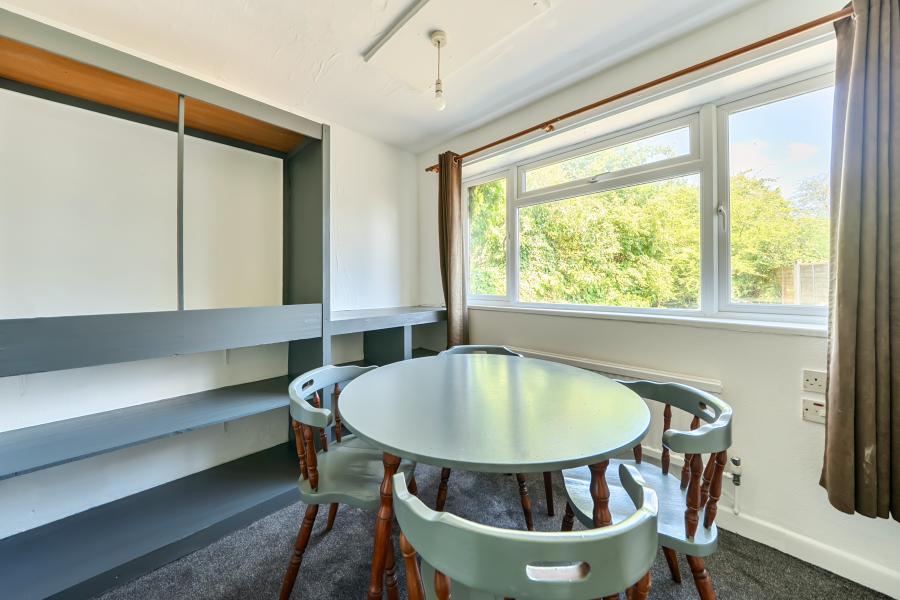 Flat Brookfield Crescent in Oxford