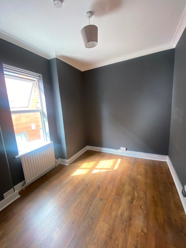 Room London Road in Greater London