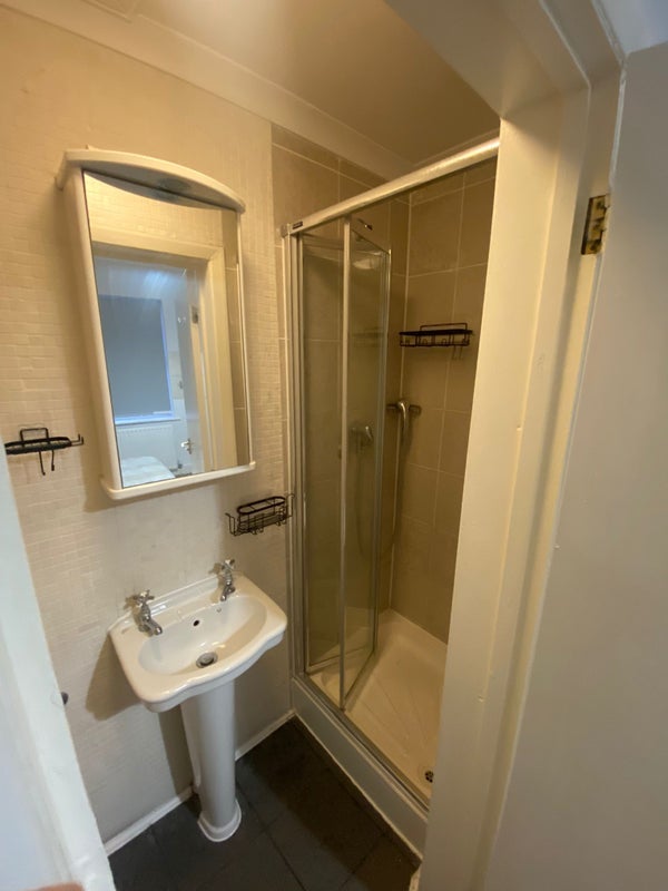 Room London Road in Greater London