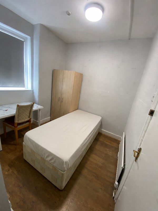 Room London Road in Greater London