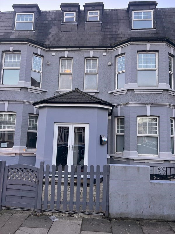 Room London Road in Greater London