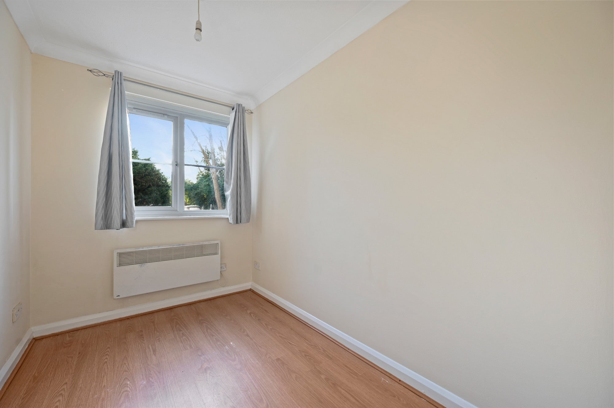 Flat Worcester Gardens in Slough