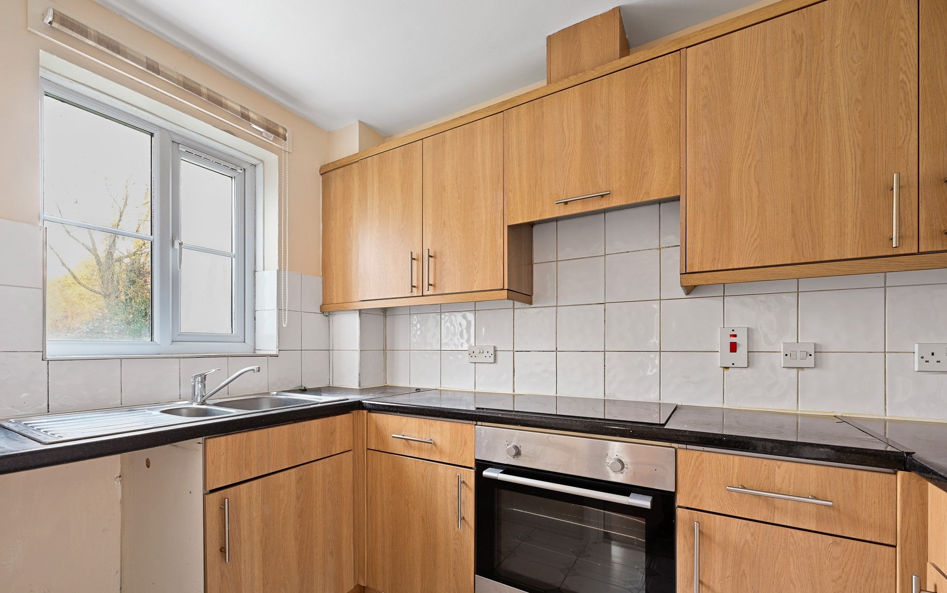 Flat Worcester Gardens in Slough