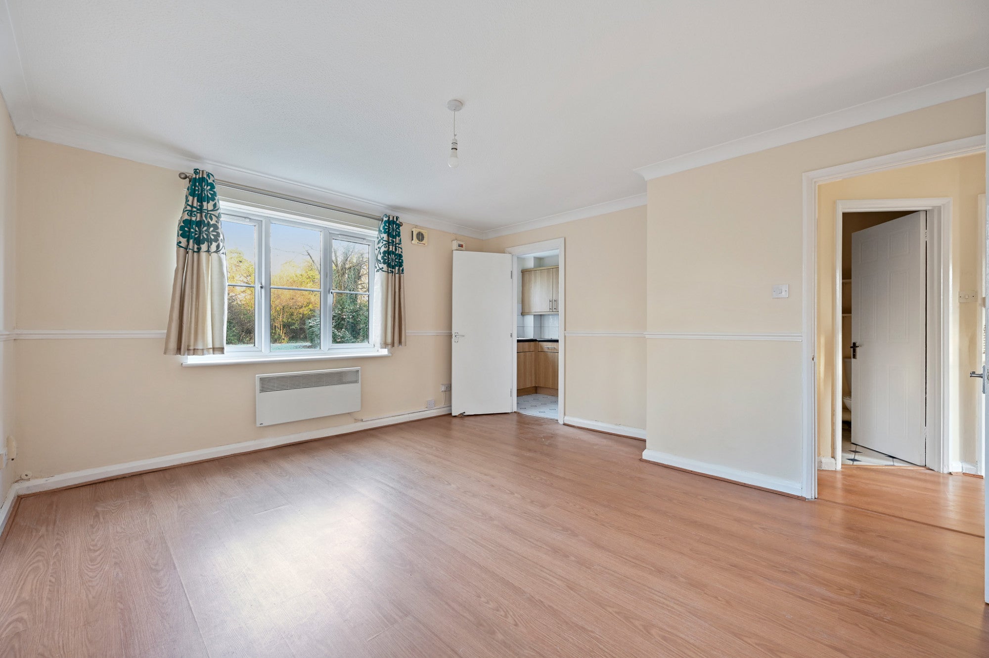 Flat Worcester Gardens in Slough