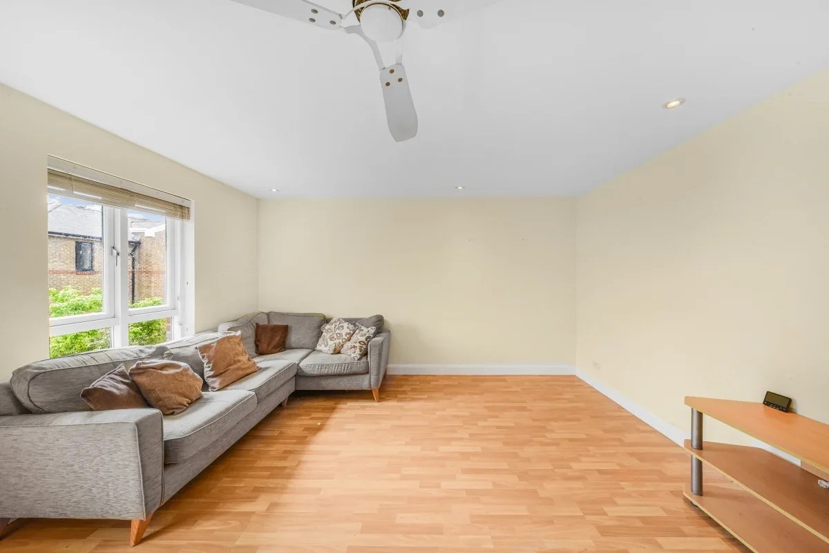 Flat Whitechapel Road in Greater London