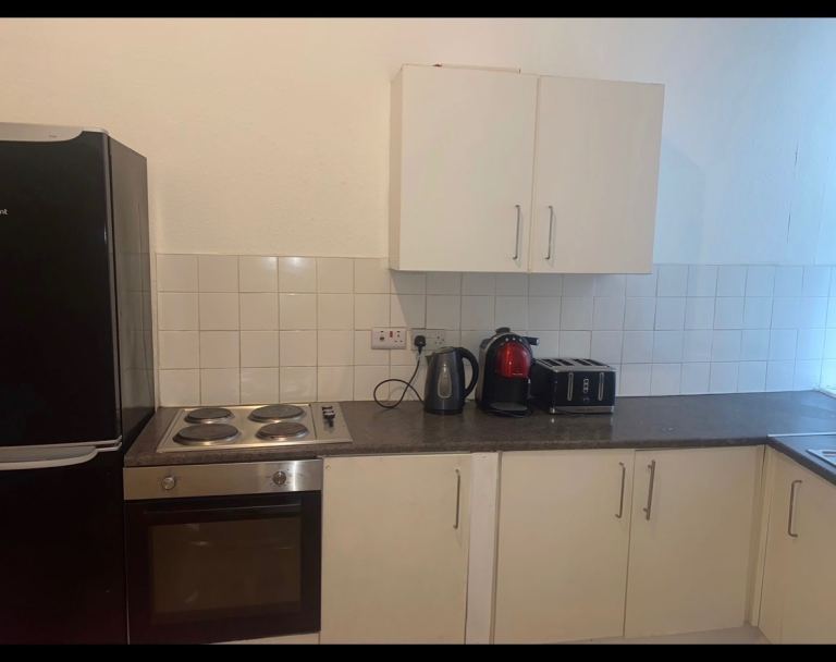 Room Lumb Lane in Bradford