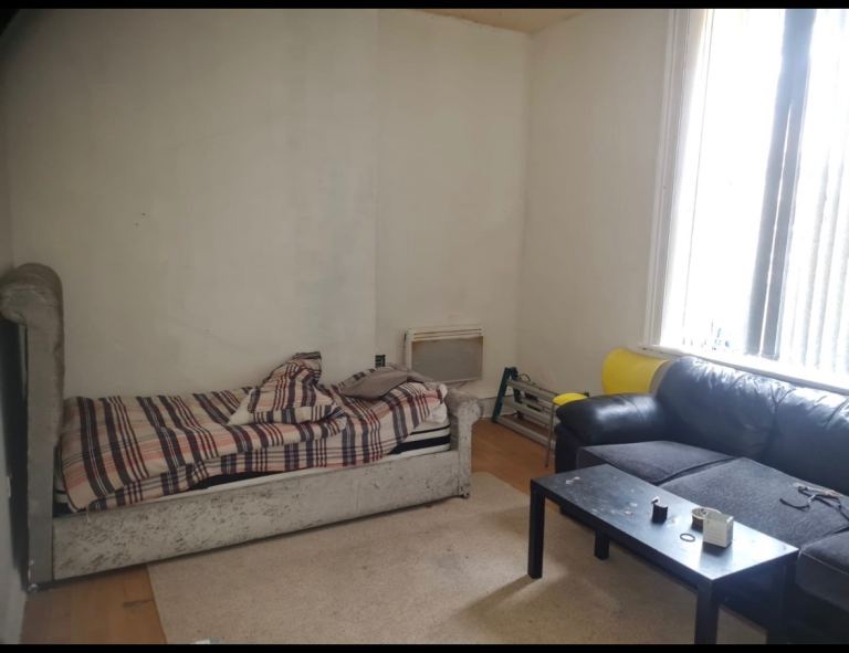 Room Lumb Lane in Bradford