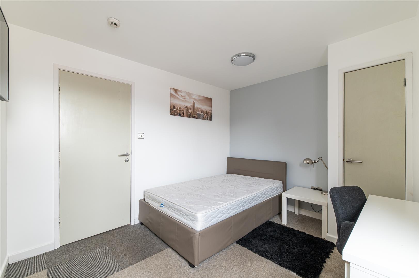Flat Chillingham Road in Newcastle upon Tyne