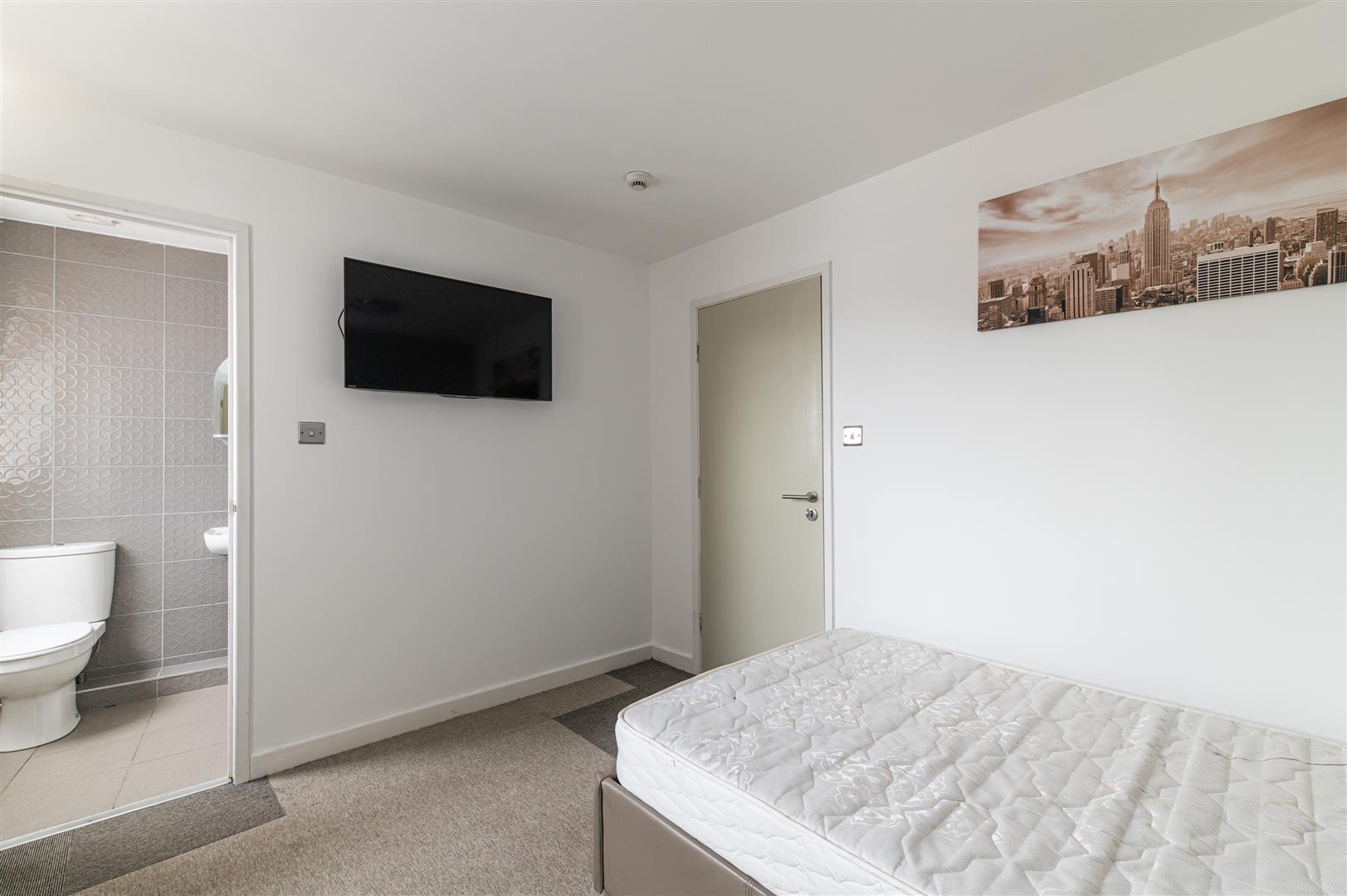 Flat Chillingham Road in Newcastle upon Tyne