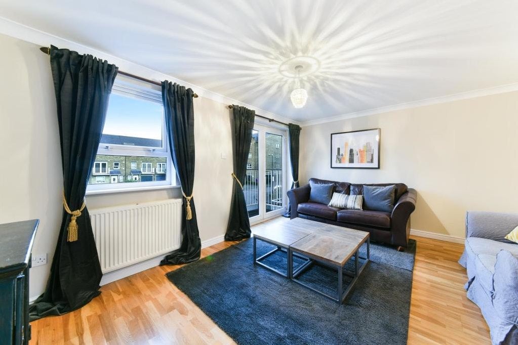 House Schooner Close in Greater London