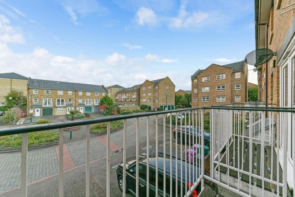 House Schooner Close in Greater London