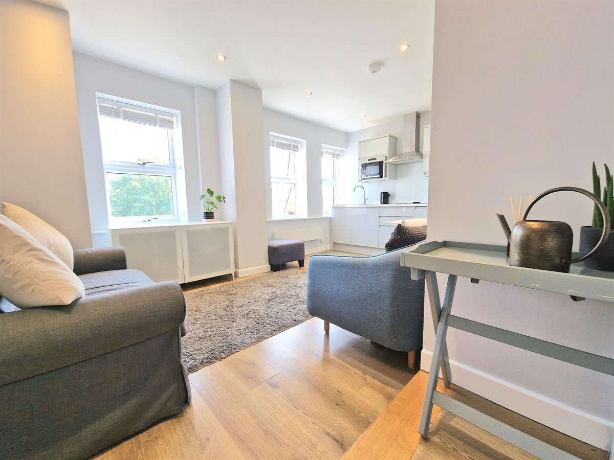 Flat Victoria Road in Rushmoor
