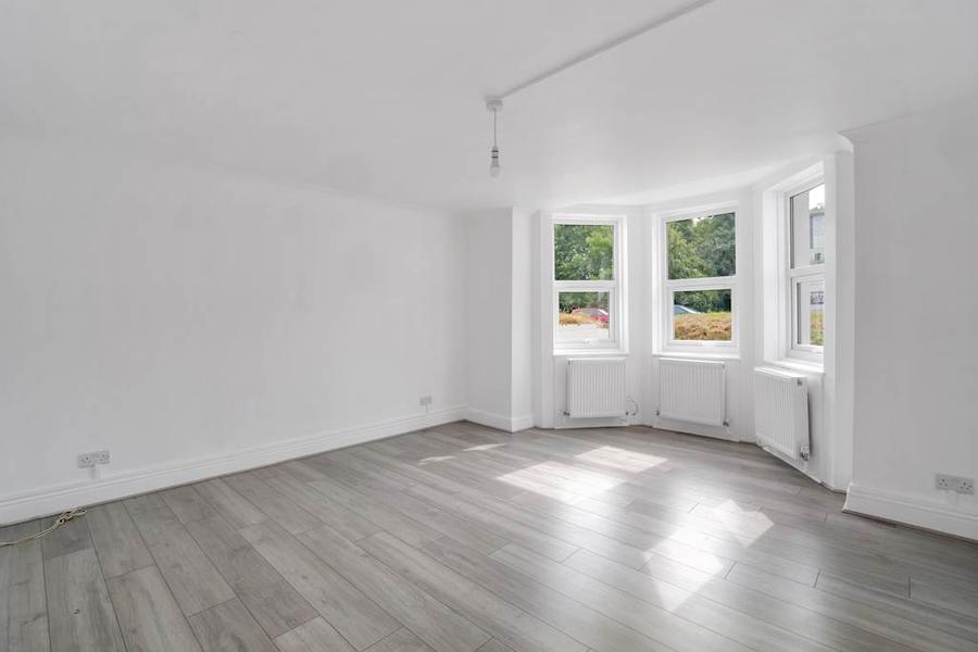 Flat Selhurst Road in Greater London