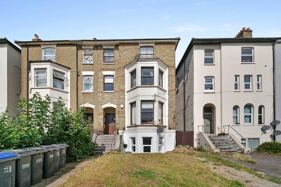 Flat Selhurst Road in Greater London