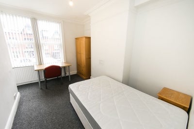 House Estcourt Terrace in Leeds