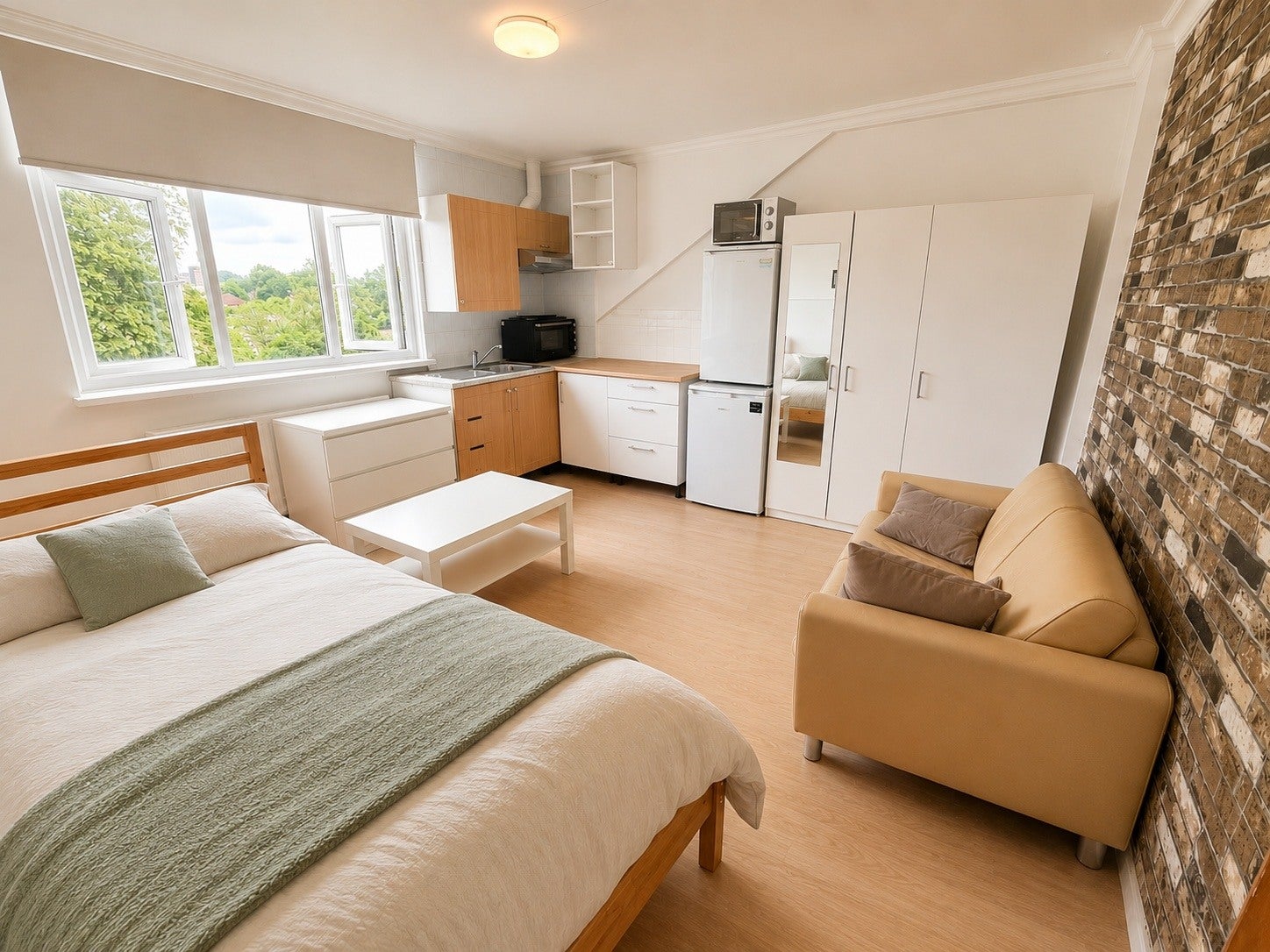 Room Rectory Road in Greater London