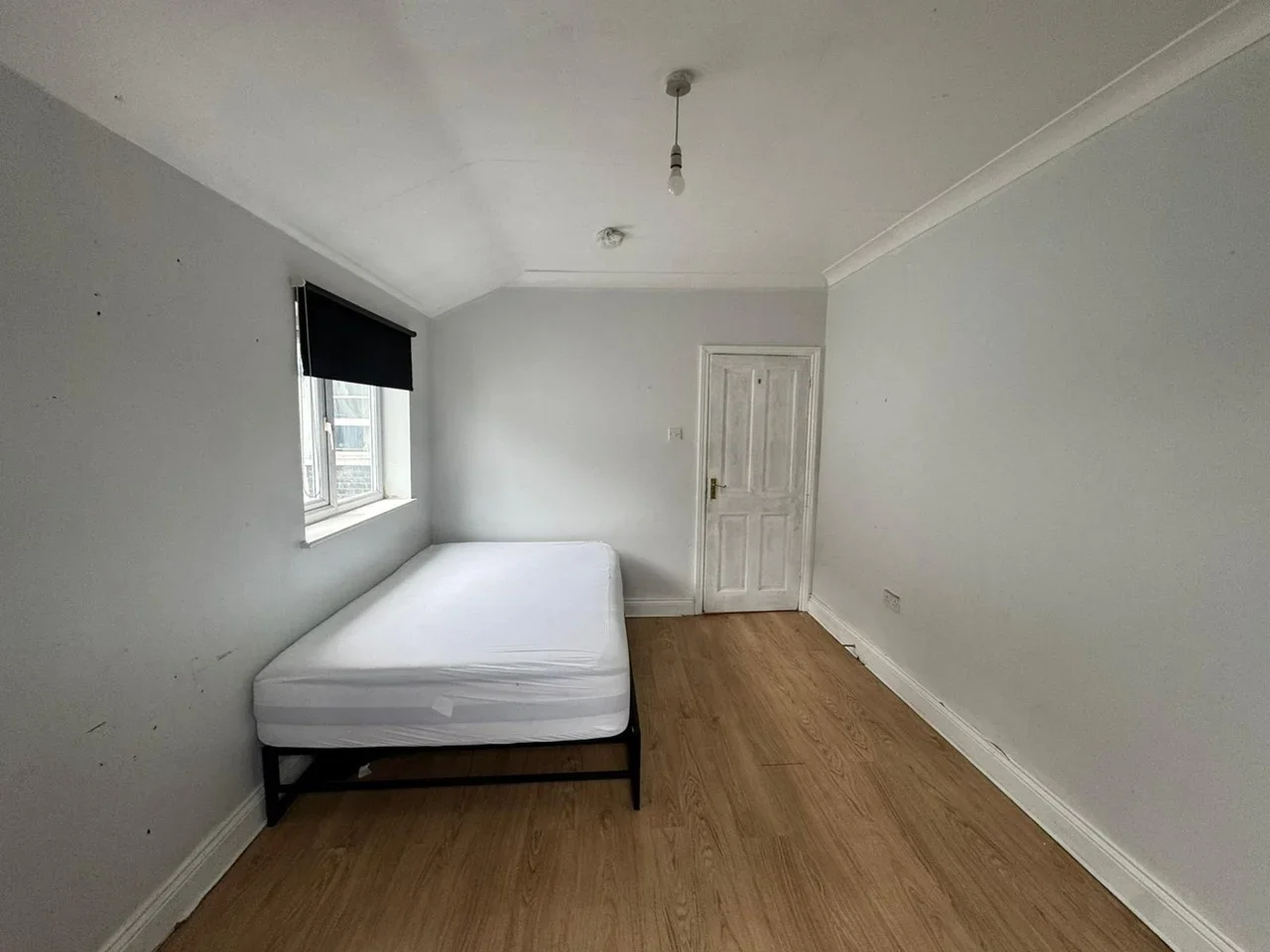 Room Chandler Avenue in Greater London