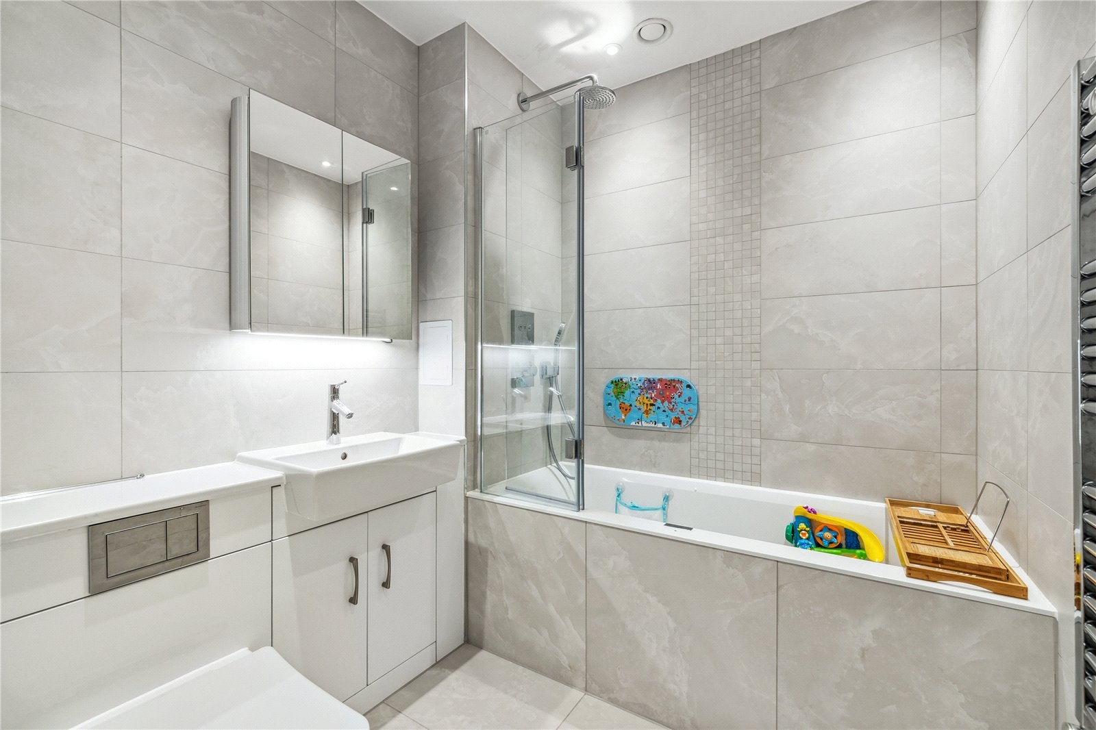 Flat Wornington Road in Greater London
