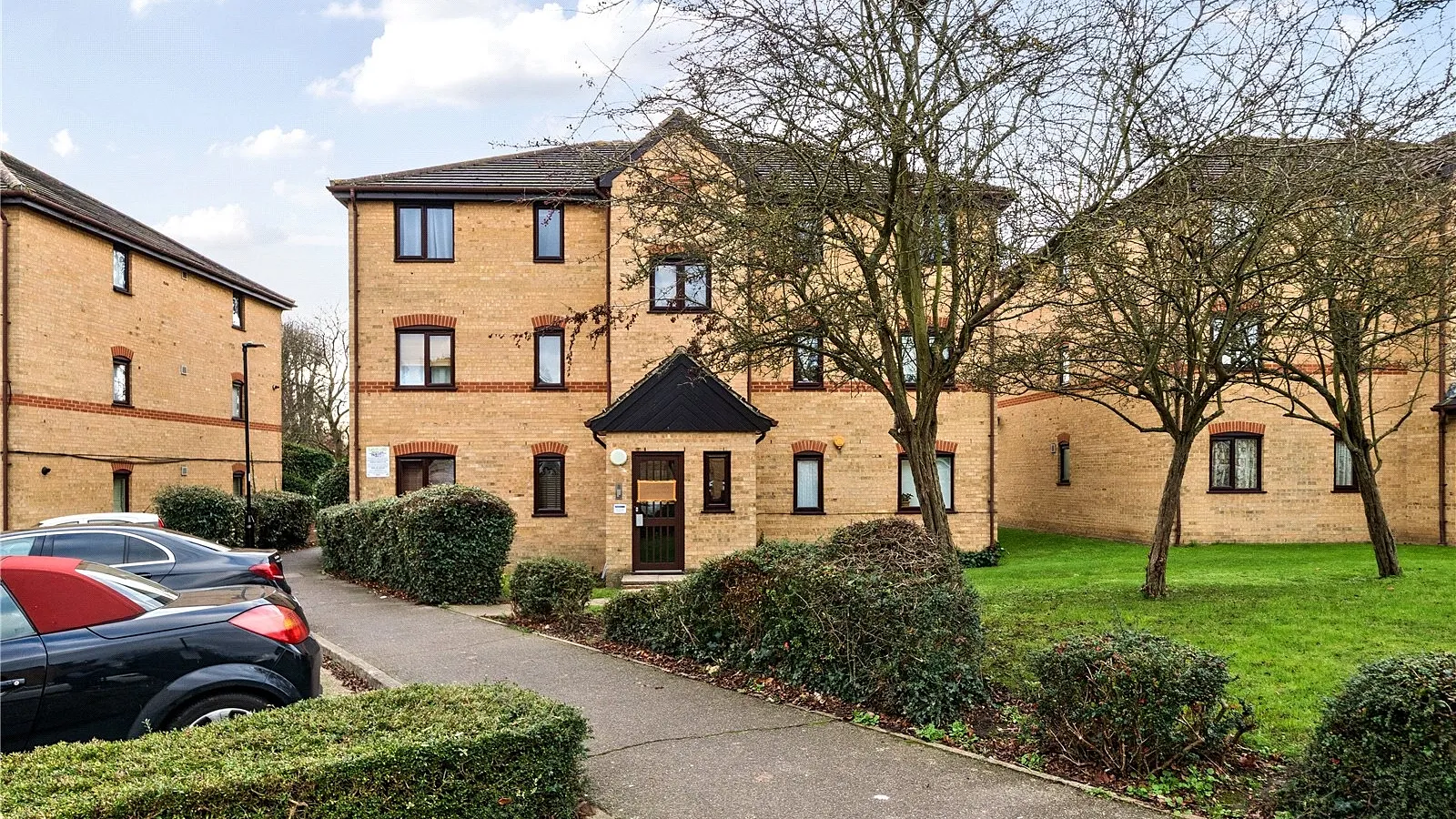 Flat Lincoln Road in Greater London