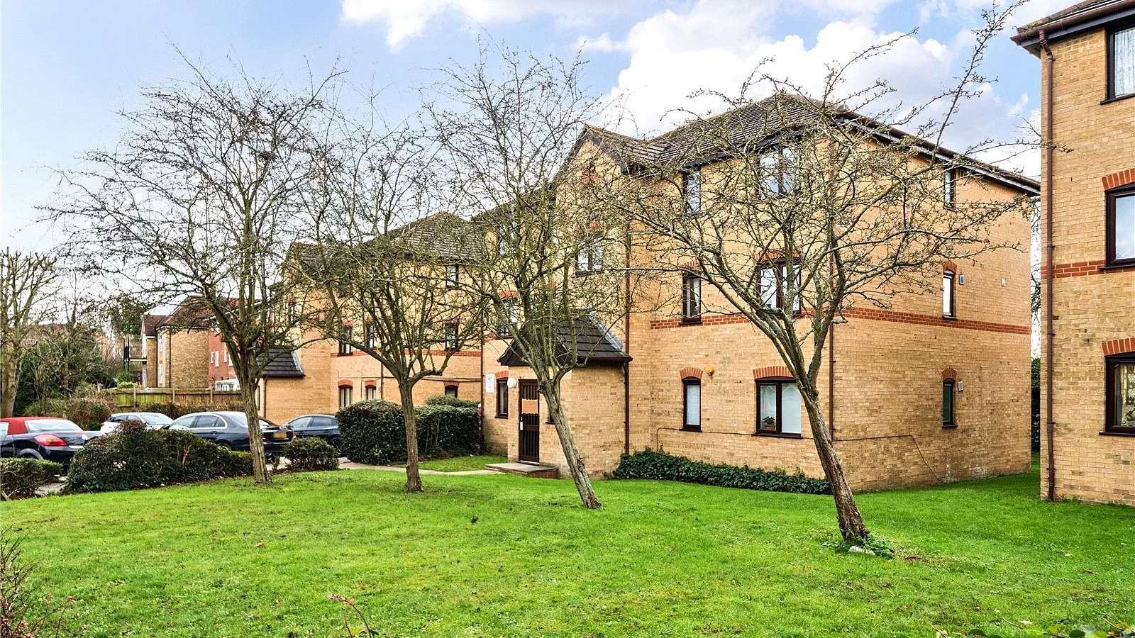 Flat Lincoln Road in Greater London
