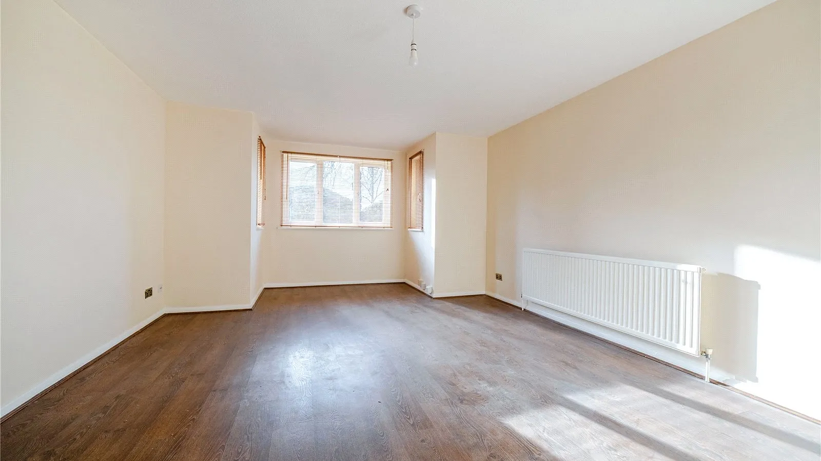Flat Lincoln Road in Greater London