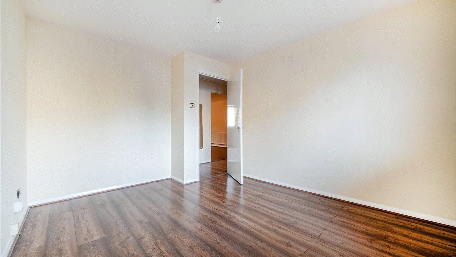 Flat Lincoln Road in Greater London