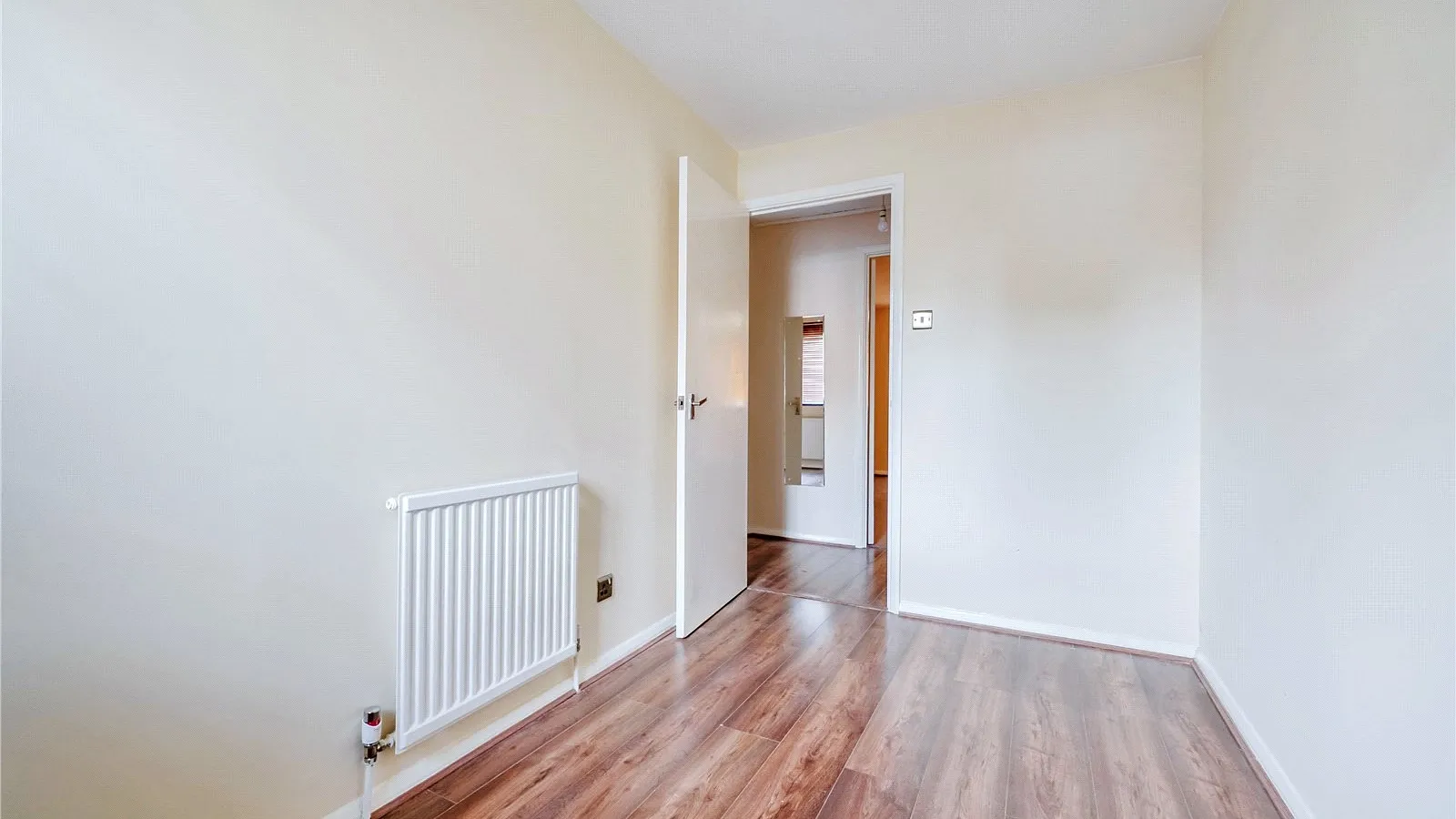 Flat Lincoln Road in Greater London