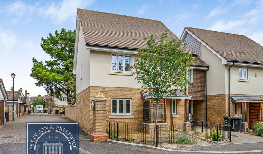 House New Mossford Way in Greater London