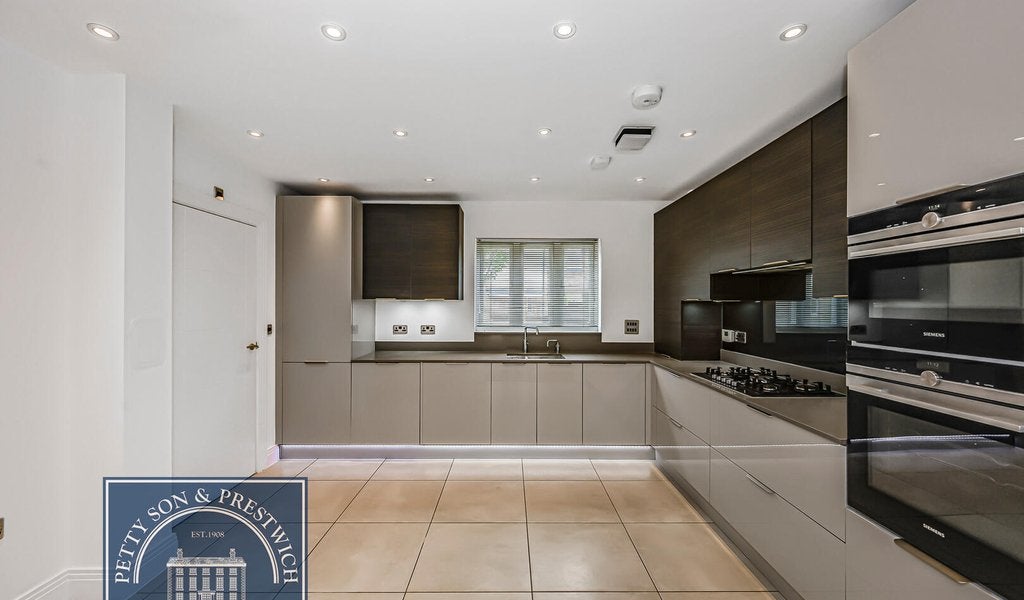 House New Mossford Way in Greater London