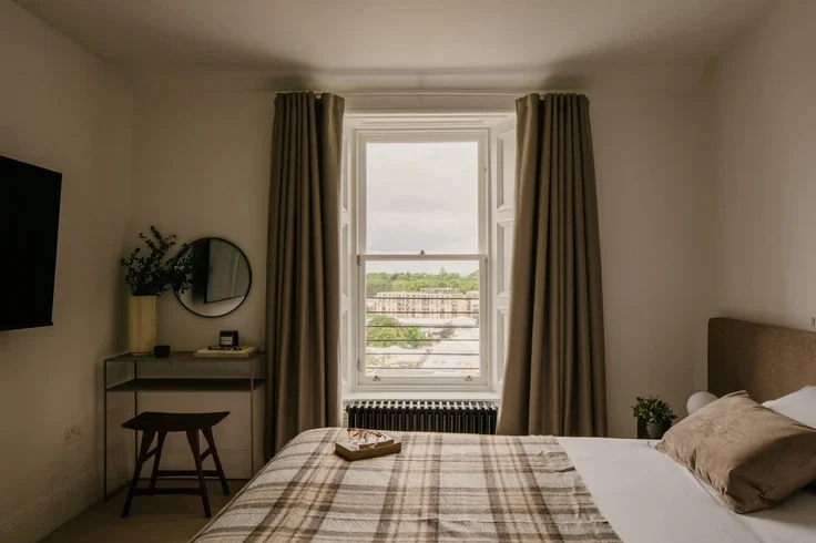 Flat Claremont Crescent in City of Edinburgh