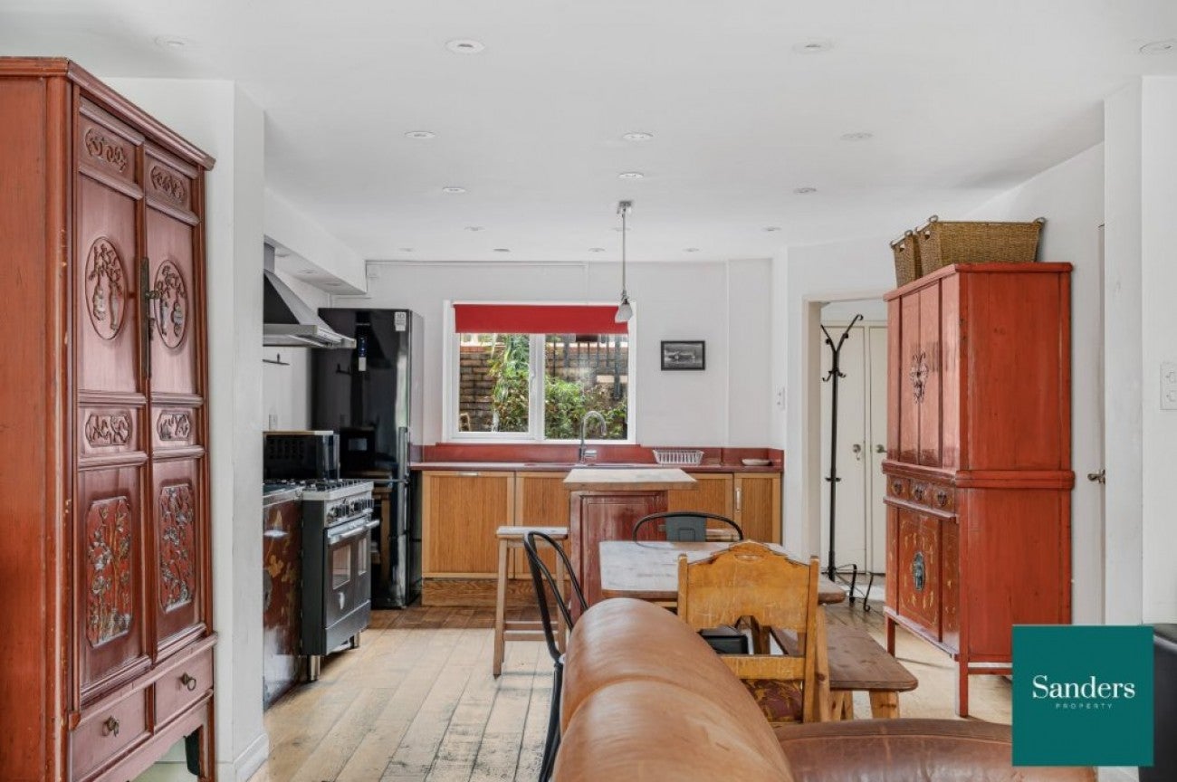 Flat Wornington Road in Greater London