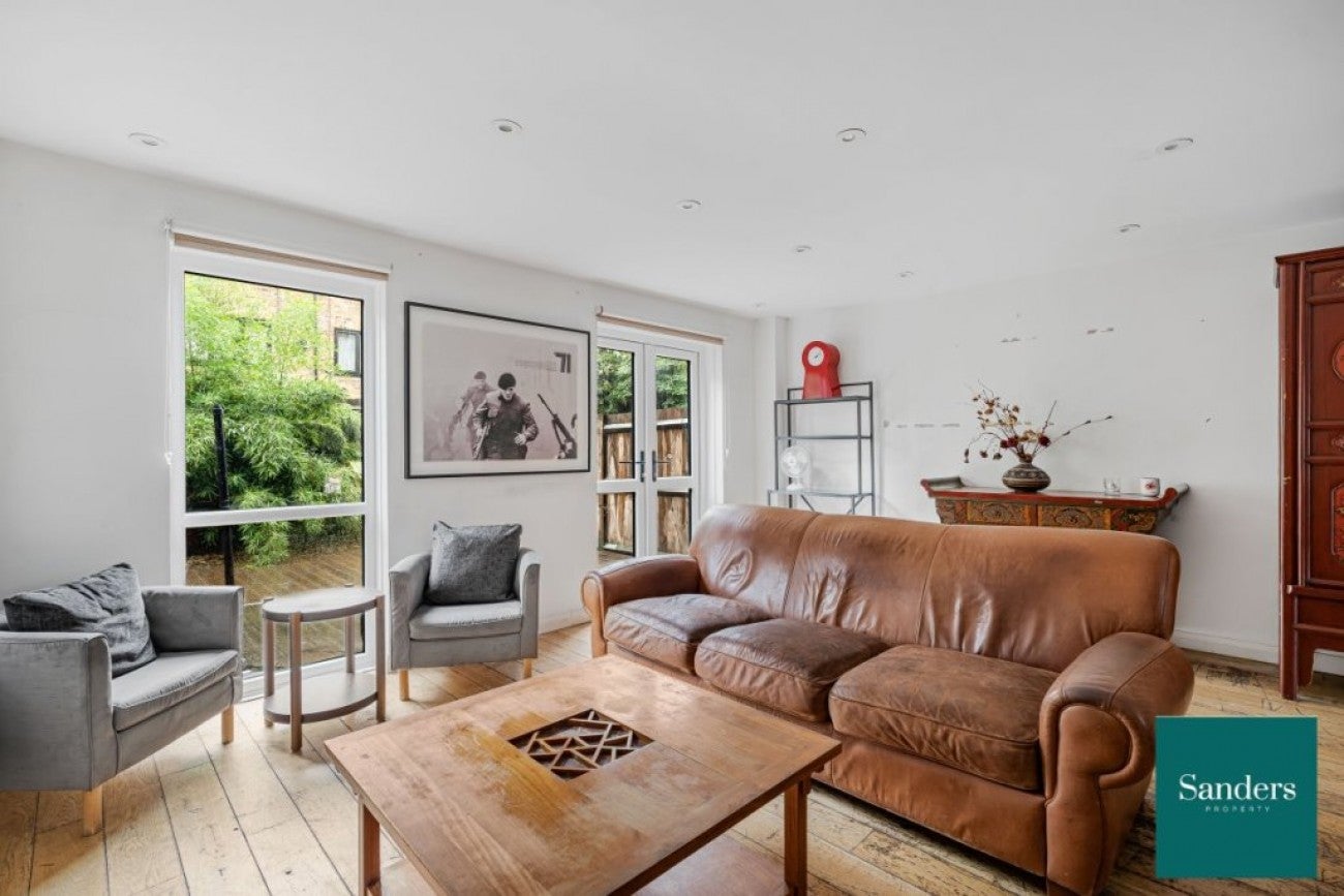 Flat Wornington Road in Greater London