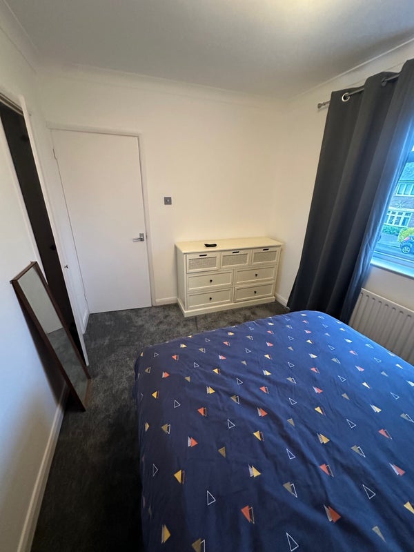 Room Boxgrove Road in Greater London