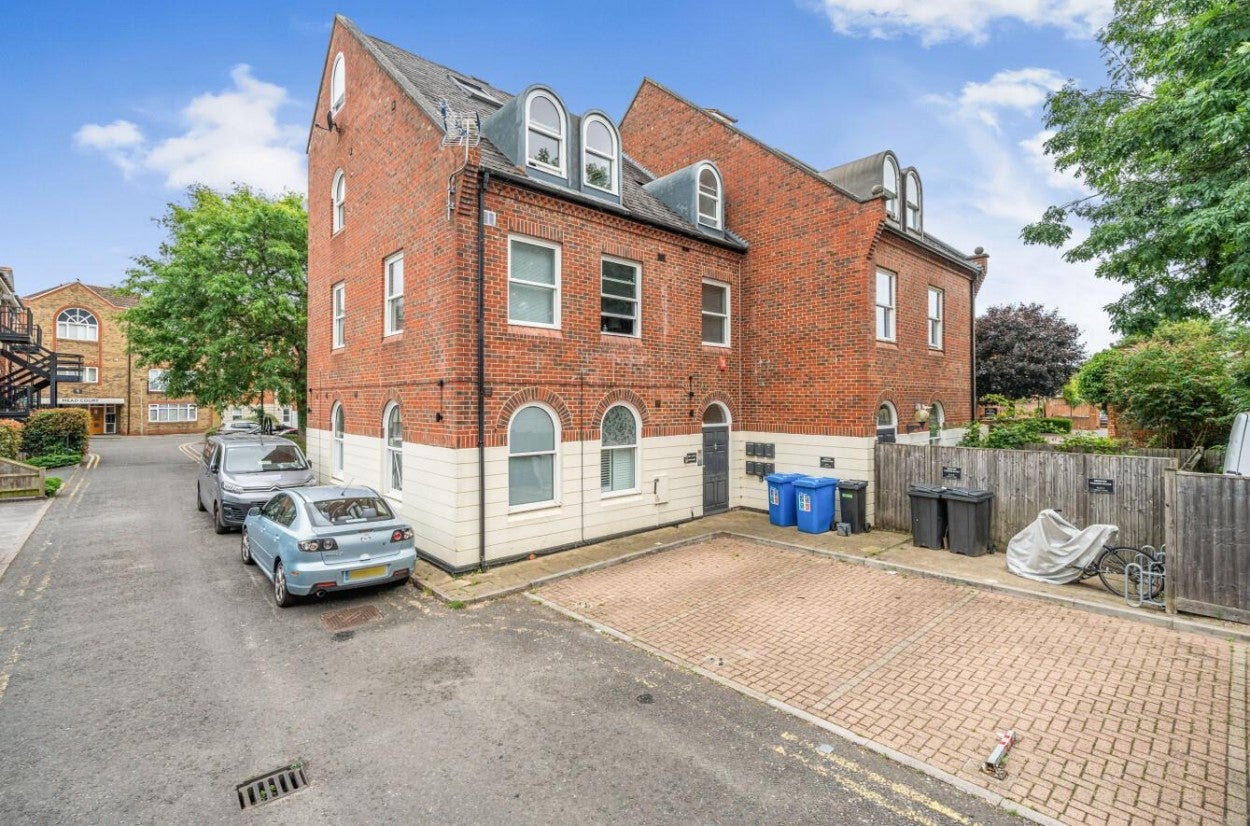 Flat Foundry Court in Borough of Runnymede