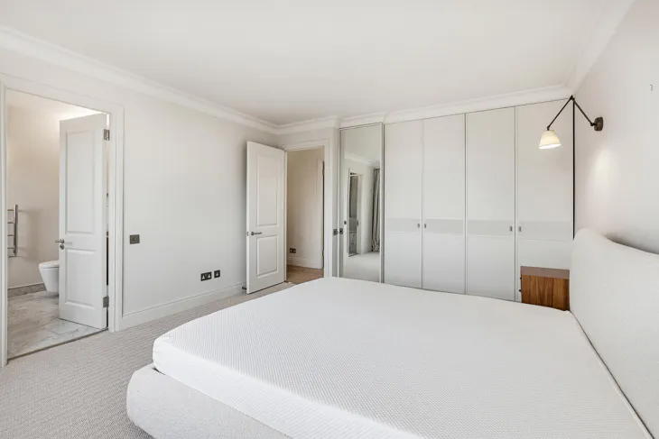 Flat Onslow Square in Greater London