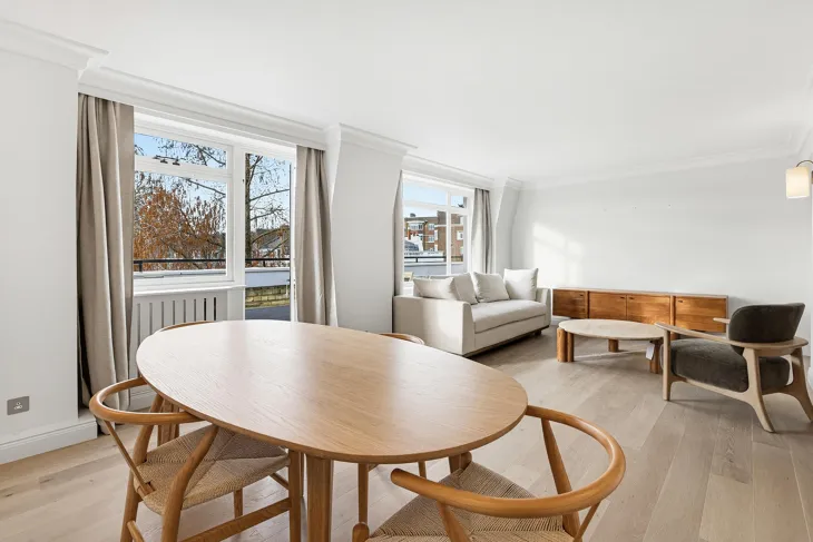 Flat Onslow Square in Greater London