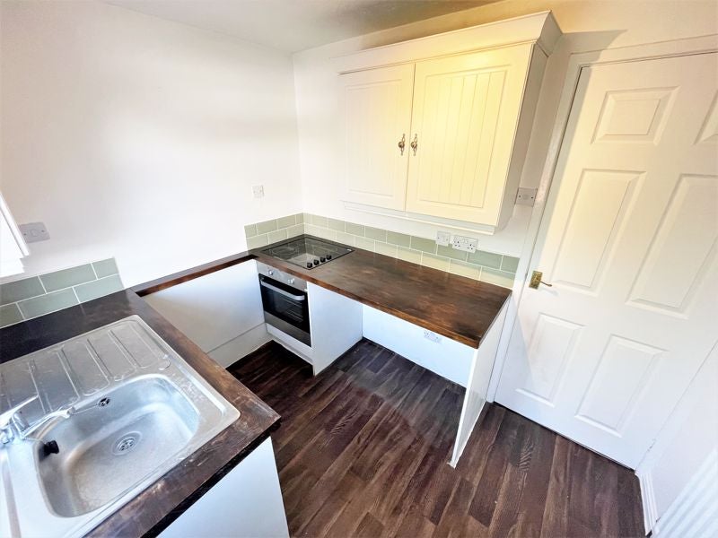 Flat Holystone Avenue in Newsham