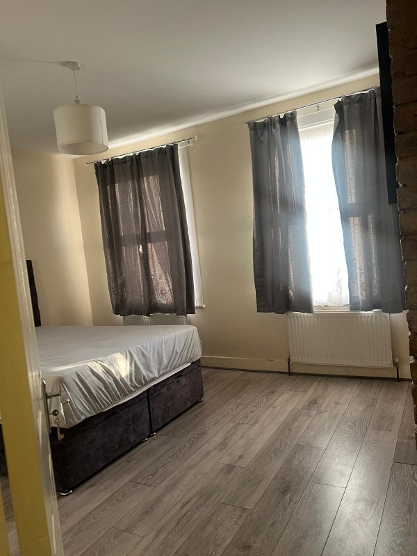 Room Thornton Road in Greater London