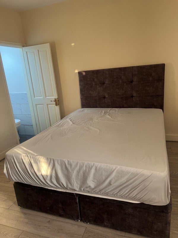 Room Thornton Road in Greater London