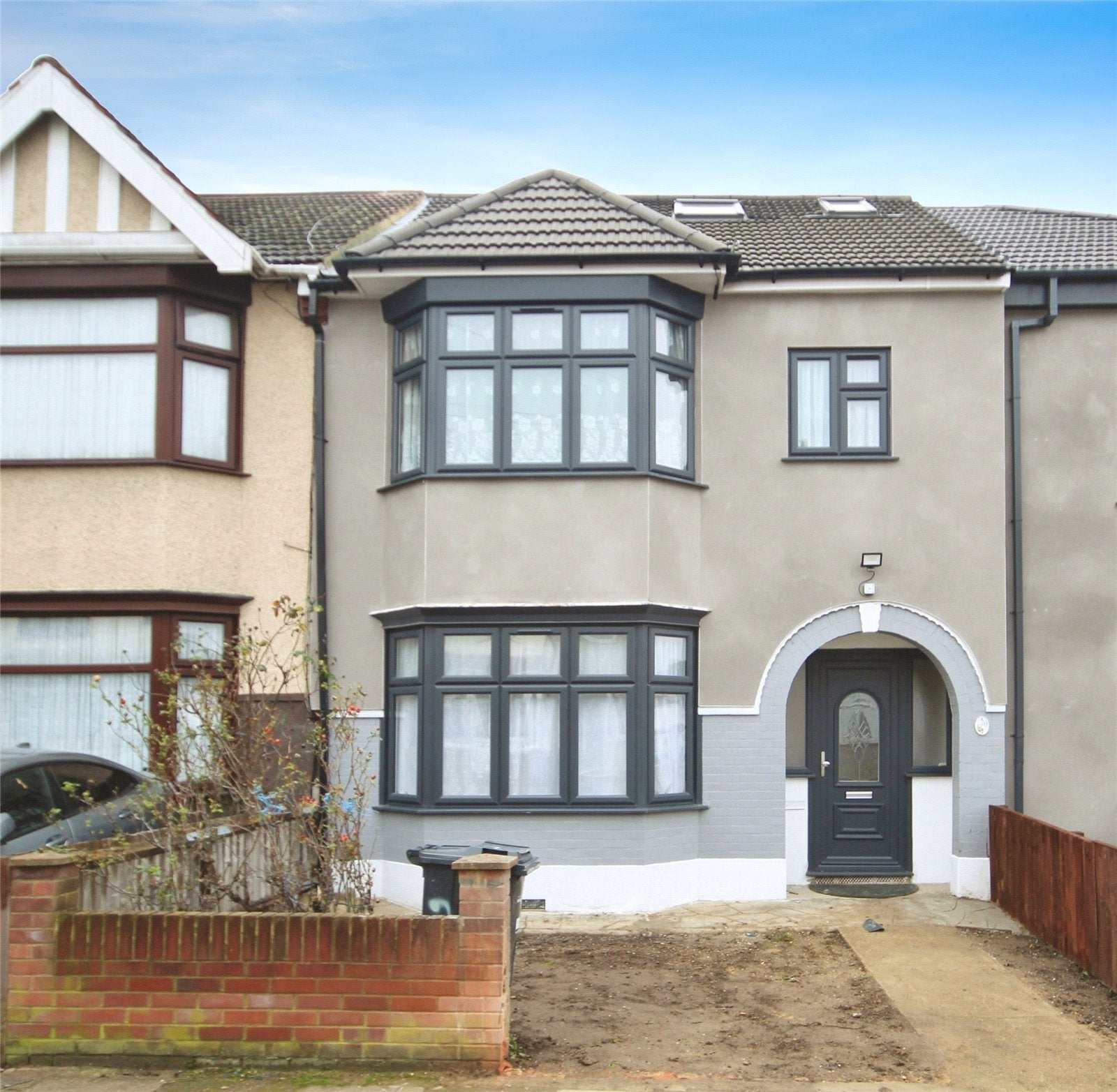 House Homefield Avenue in Greater London