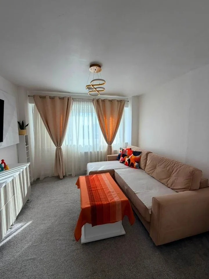 Flat Lampeter Square in Greater London
