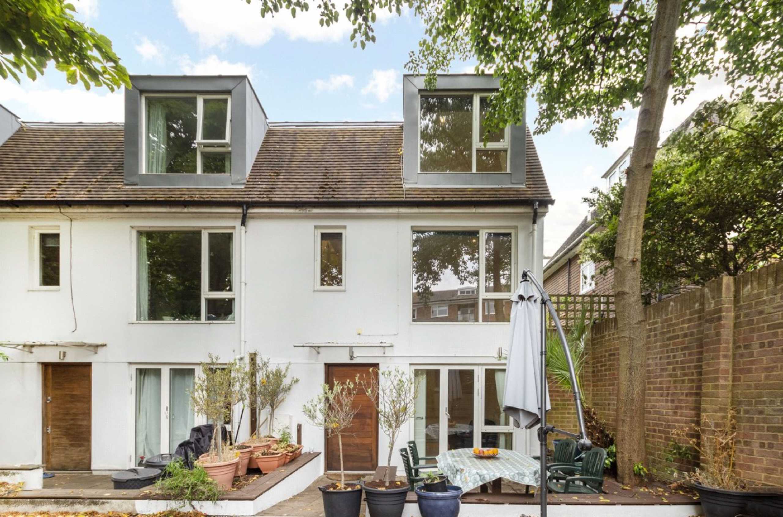 Flat Augustus Road in Greater London