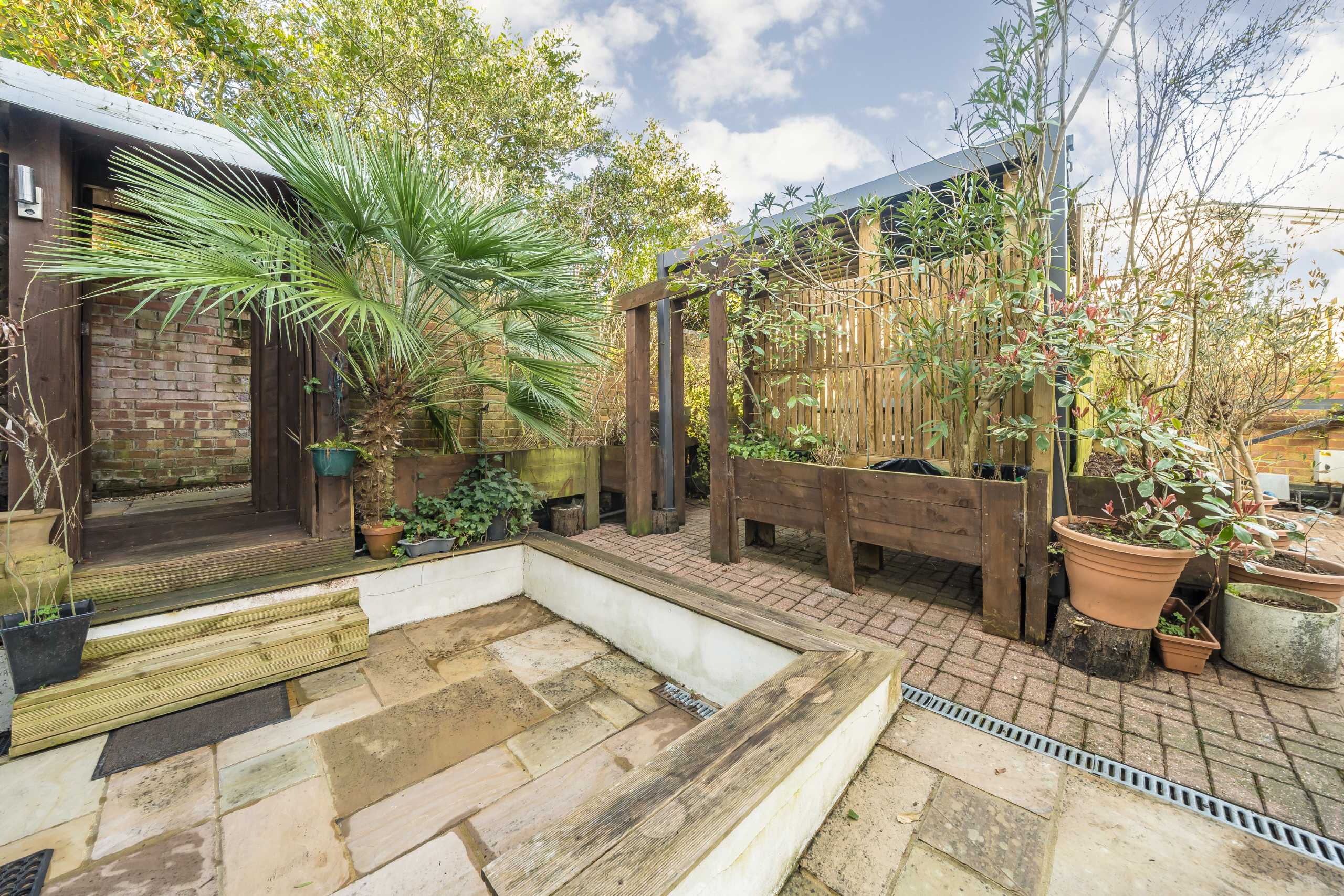 Flat Augustus Road in Greater London